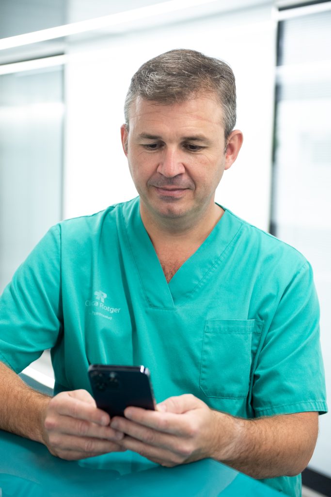 El Dr. Óscar Merino en la Clínica Rotger