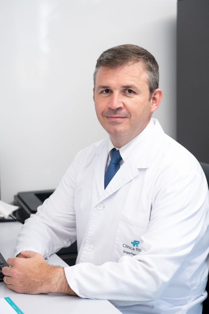 Dr. Óscar Merino en la Clínica Rotger